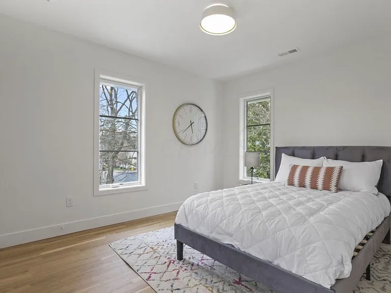 436 Broadway E — Photo 12