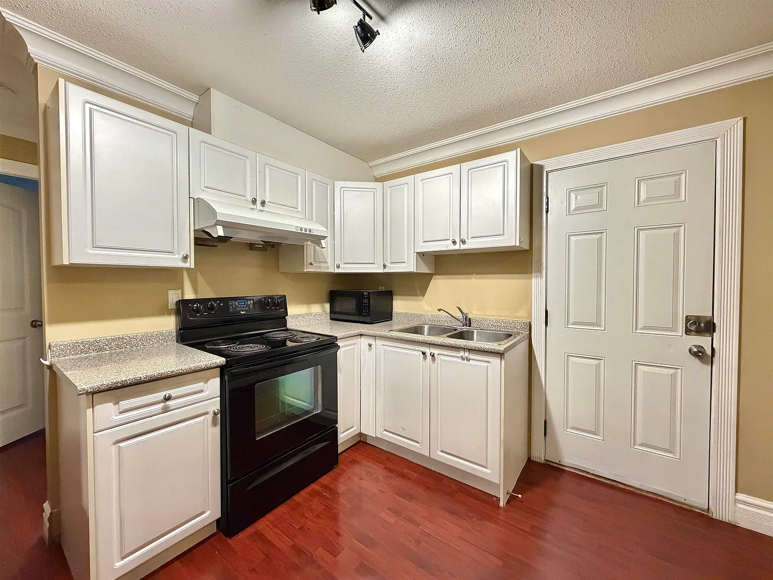 1 bed, 500 sqft, $1,350 — Photo 4