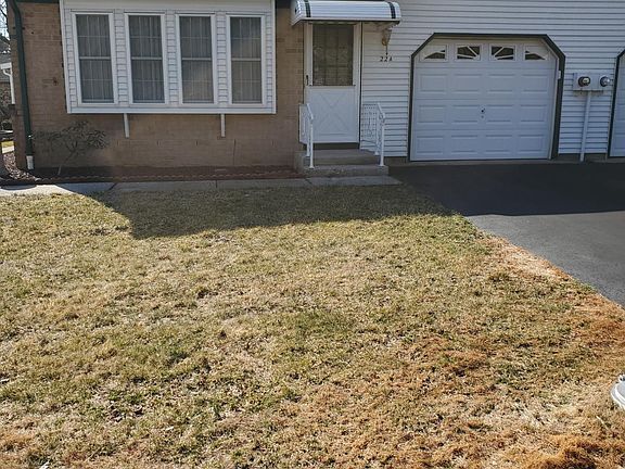 3rd image of 22A Maplewood Dr