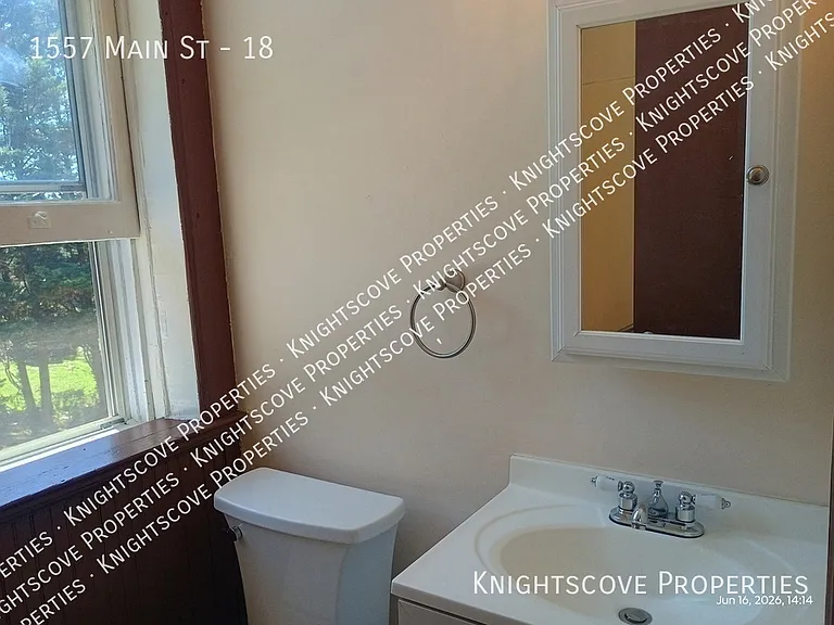 1557 Main St #18 — Photo 12