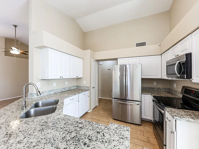 10801 W Wagon Wheel Dr — Photo 8