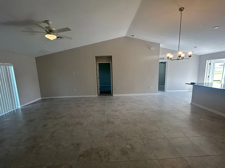 2804 NE 6th Ave — Photo 7