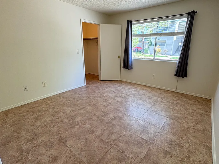 2403 Sunny Slope Dr #4 — Photo 6