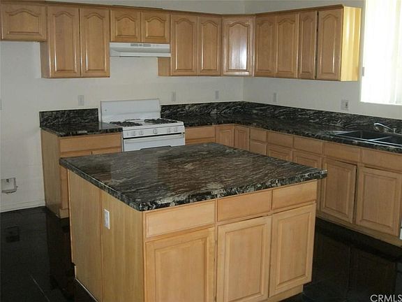 5th image of 7841 Oleander Ave