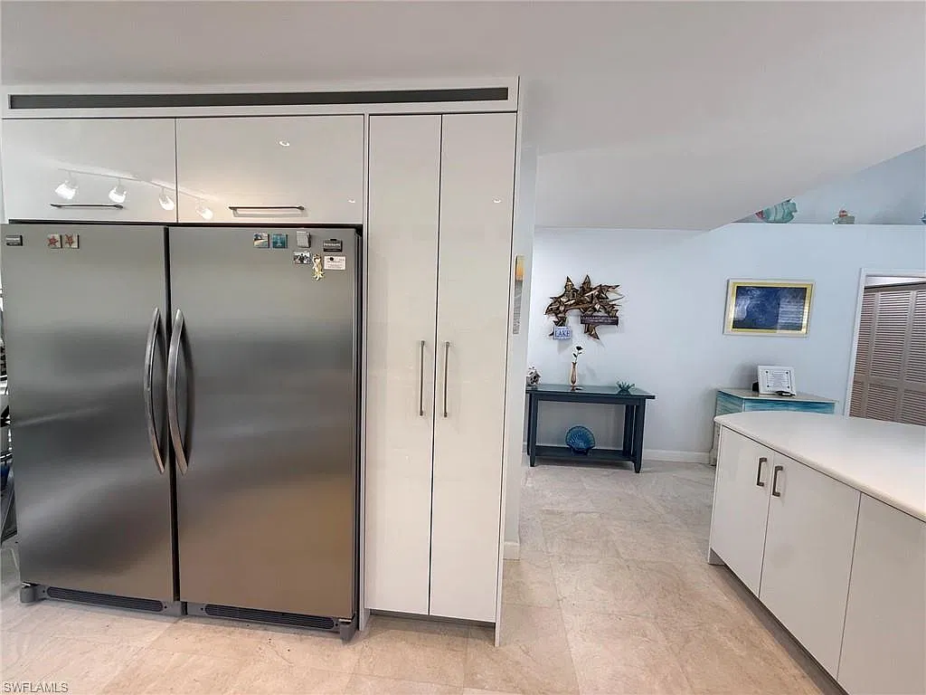 2 bed, 2.0 bath, 1350 sqft, $5,000 — Photo 4