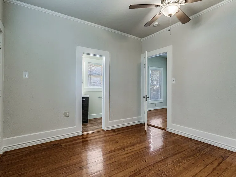 130 E Craig Pl — Photo 10