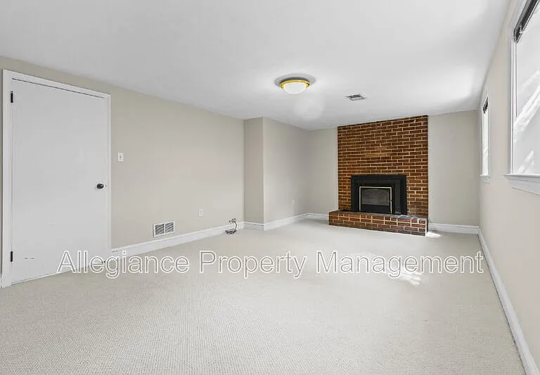 3548 N Valley St — Photo 32