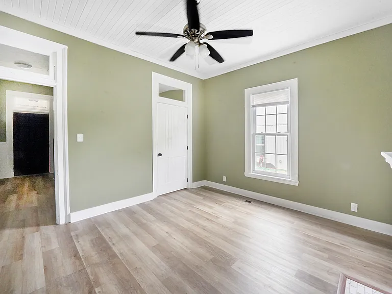 2417 Parkview Ave — Photo 10