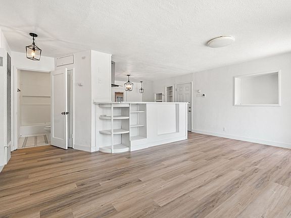 2nd image of 3617 Willow St #1