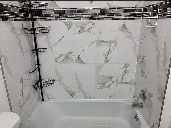 4th image of 9232 Broadway Ave APT 3