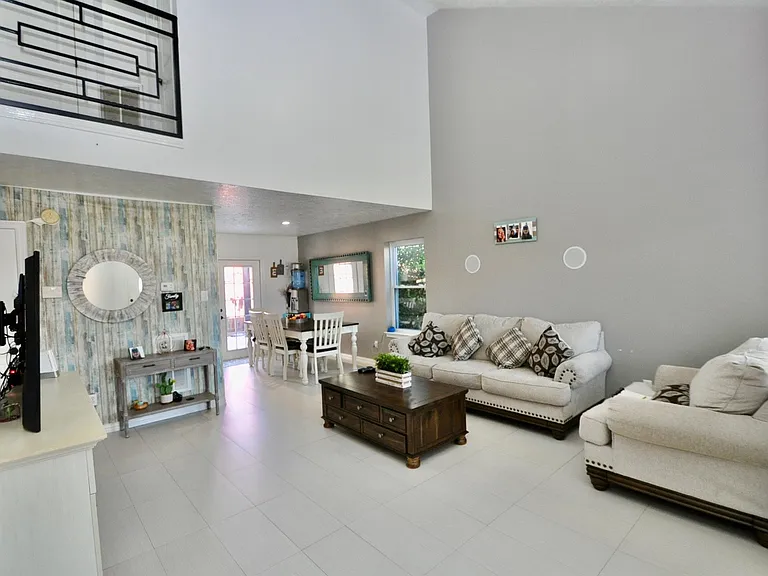 3330 Beran Dr — Photo 4