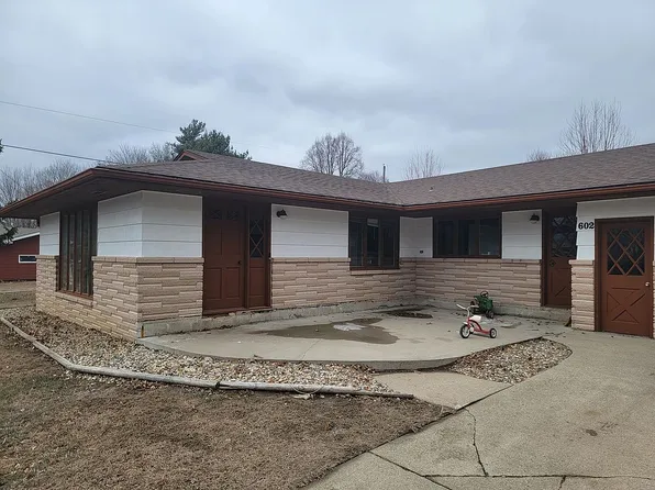 602 6th St, Ireton, IA 51027