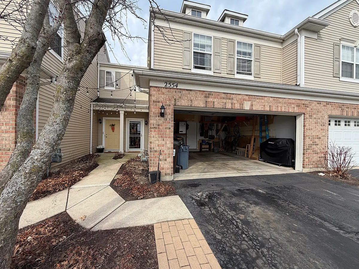 Building Photo - 2554 Evergreen Cir #2554