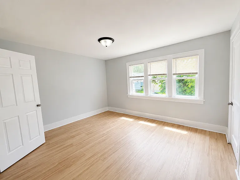 1044 Muskegon Ave NW — Photo 10