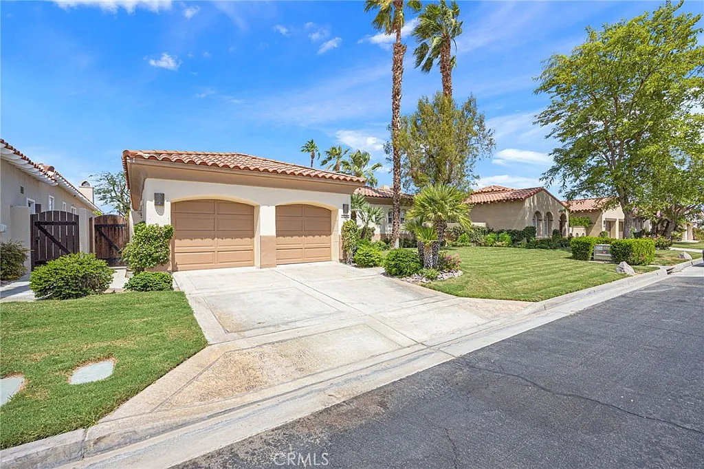 3 bed, 3.5 bath, 2762 sqft, $9,000 — Photo 2
