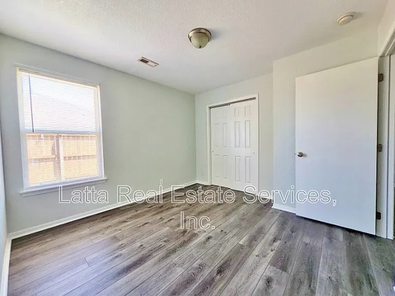 1207 E 173rd St — Photo 7