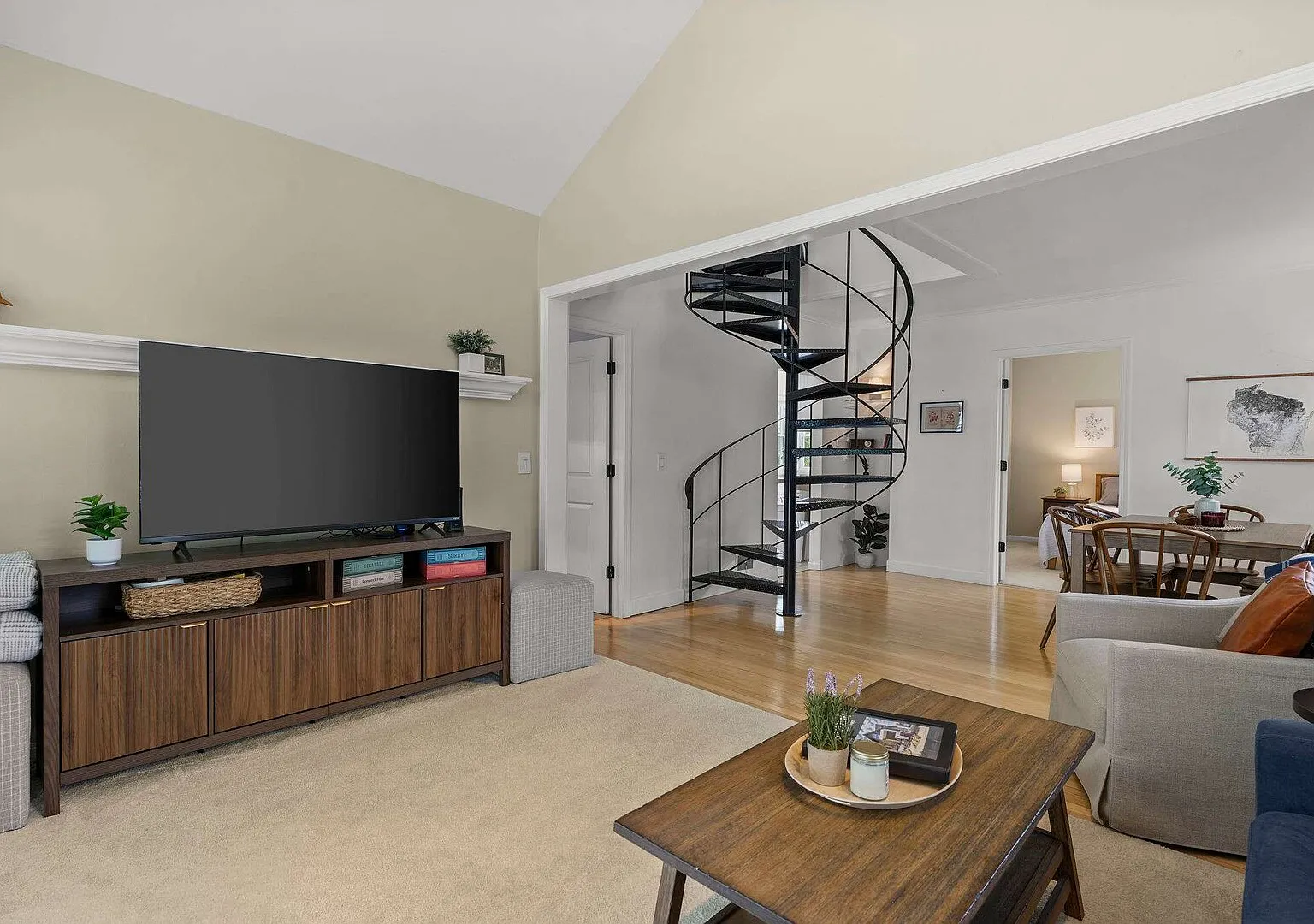 3 BR 2BA Lakefront Home - Dog Friendly - 30 Day — Photo 2