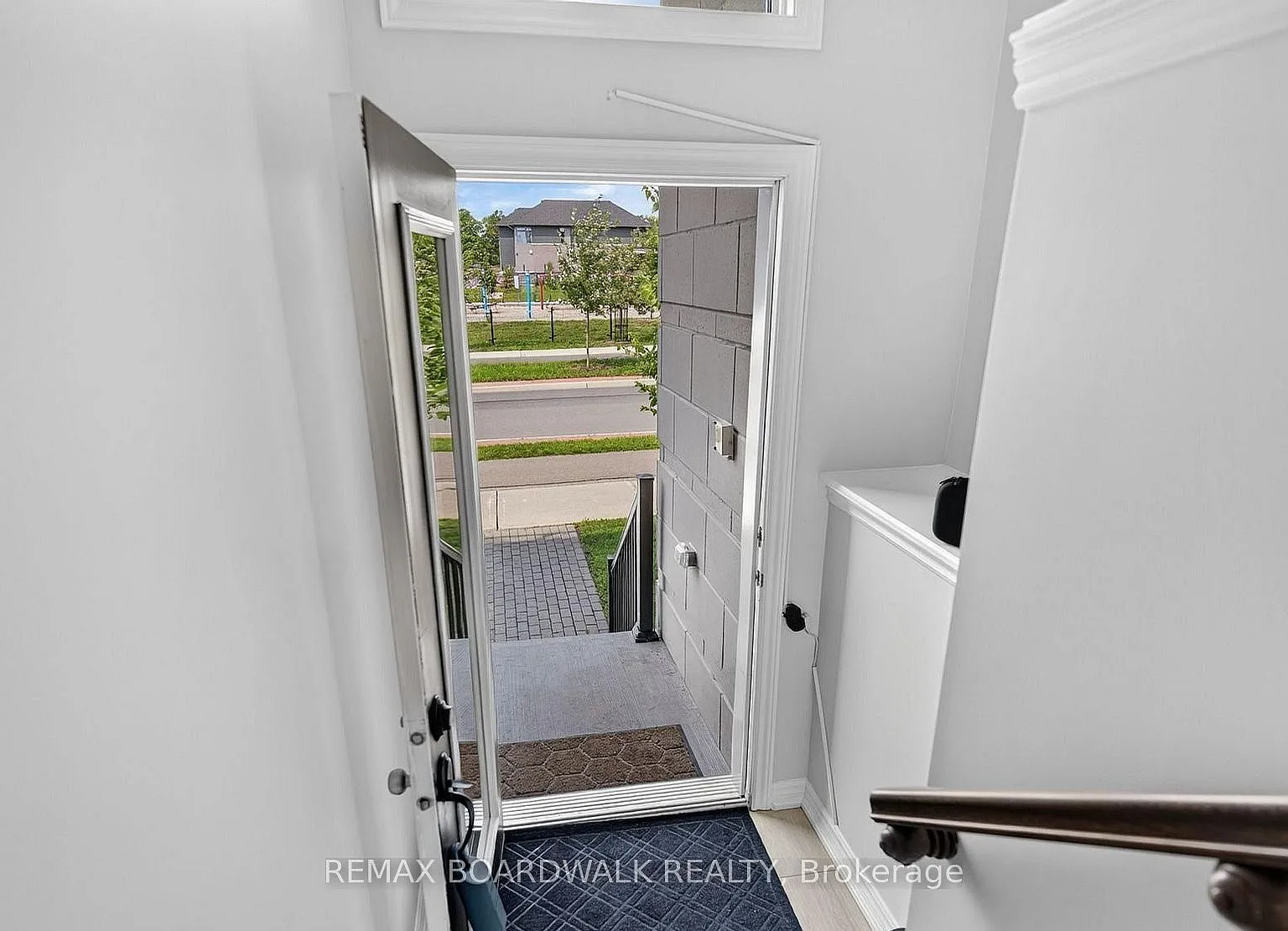 3 bed, $3,000 — Photo 2