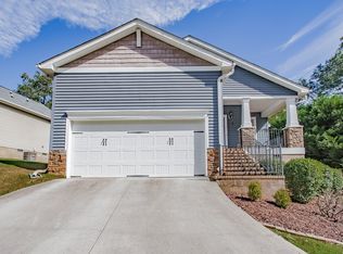 2 Ragon Ln, Greenville, SC 29609