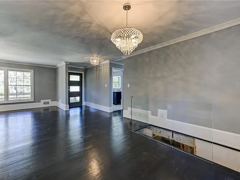 2325 Elmwood Cir SE — Photo 10