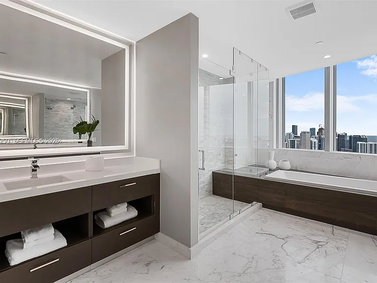 851 NE 1st Ave #Penthouse 4912 — Photo 9
