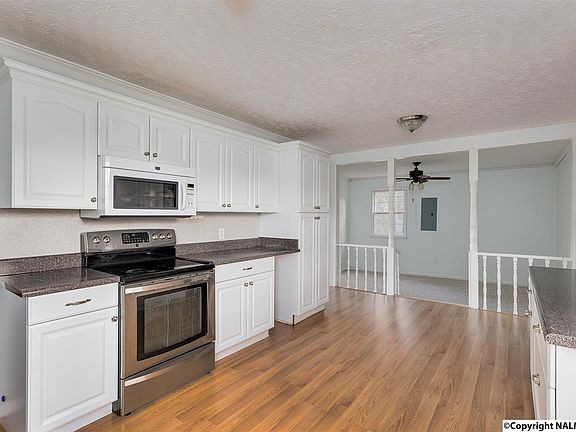 4th image of 11400 Crestfield Dr SE