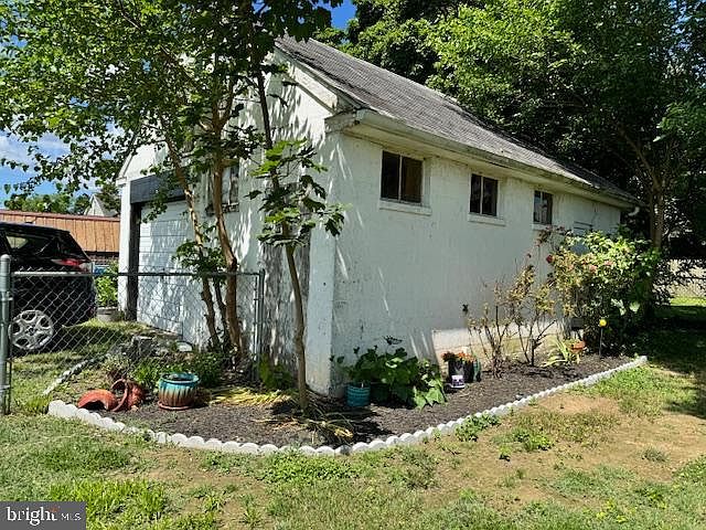 2nd image of 202 Moore Ave