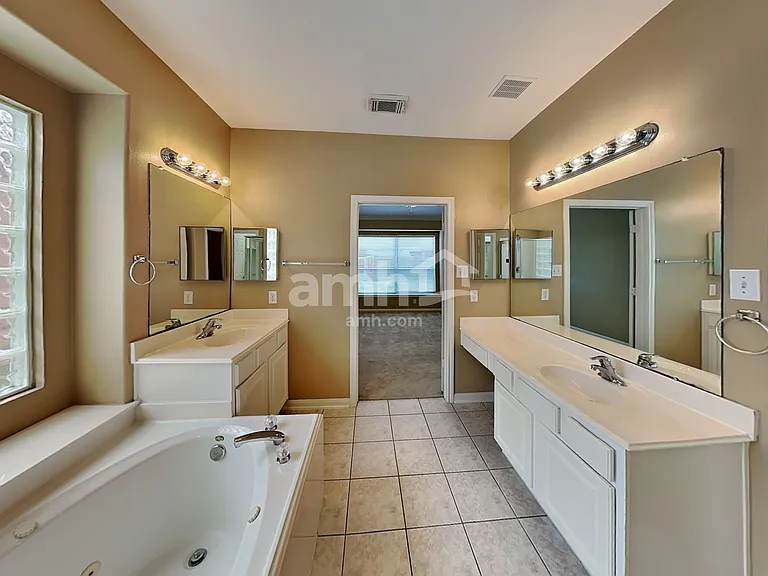 12102 Oxford Trails Dr — Photo 16