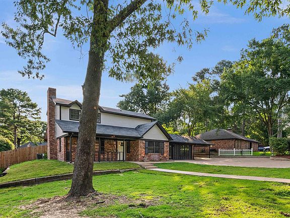 3rd image of 10824 Knollwood Dr