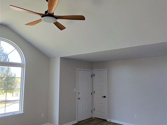 4th image of 113 Sharon Ct