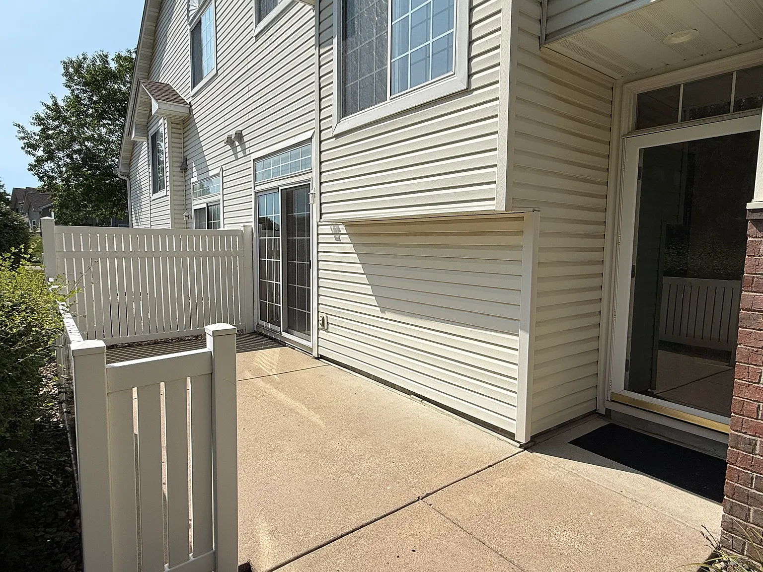 2 Bed/1.5 Bath Townhome in Apple Valley — Photo 2