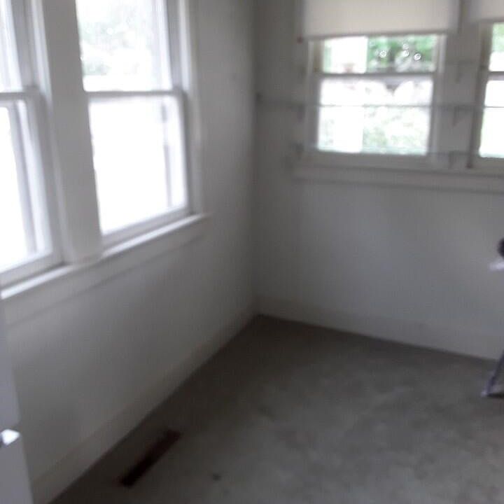 2nd image of 930 S Ripley St