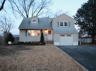 15 Mead Ave, Middlesex, NJ 08846