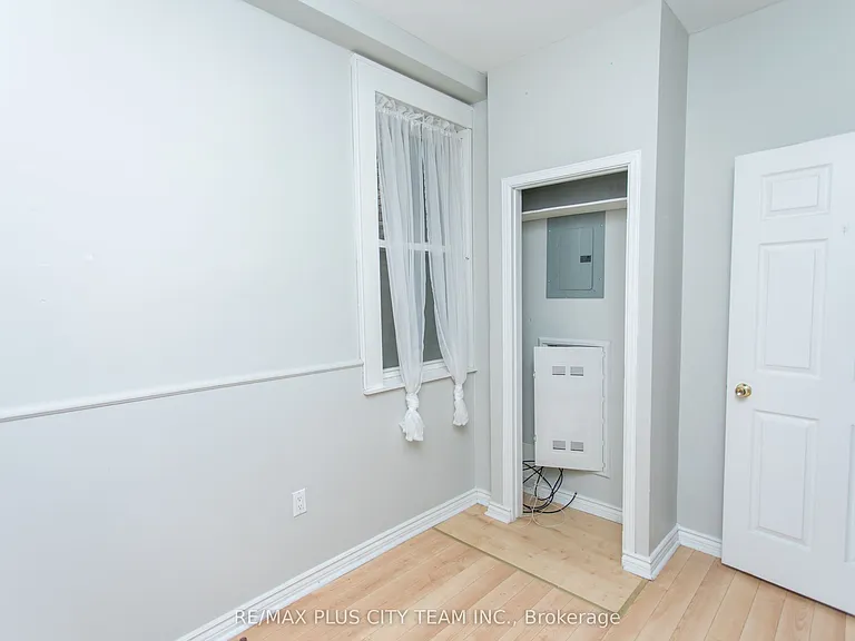 682 Bathurst St #2 — Photo 15