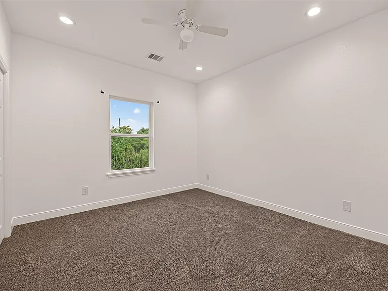 1343 Alpha Ln — Photo 25