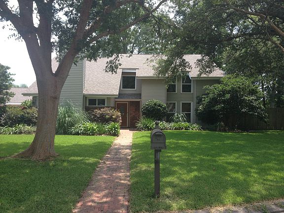 2nd image of 104 Rose Manor Ct