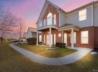 8508 Heywood Cir, Sterling Heights, MI 48312