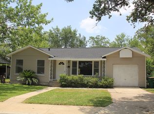1703 E Loma Vista Ave, Victoria, TX 77901