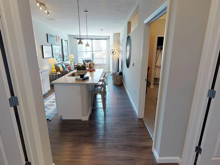 1529 N High St — Photo 18