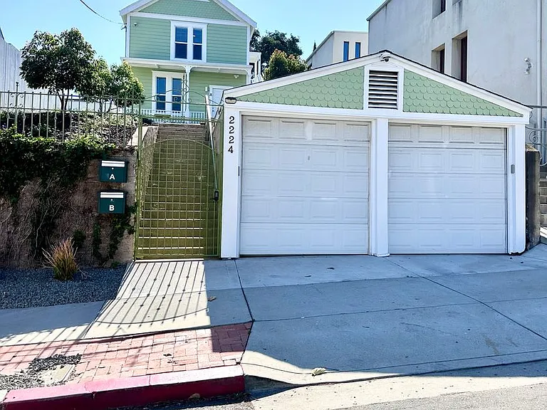 Third Avenue Duplex — Photo 17