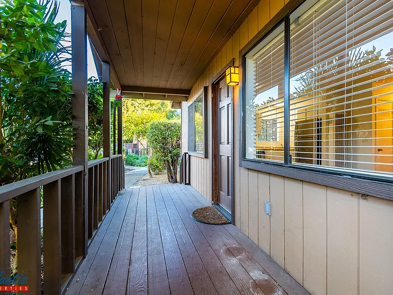 414 Bay Ave #D — Photo 2