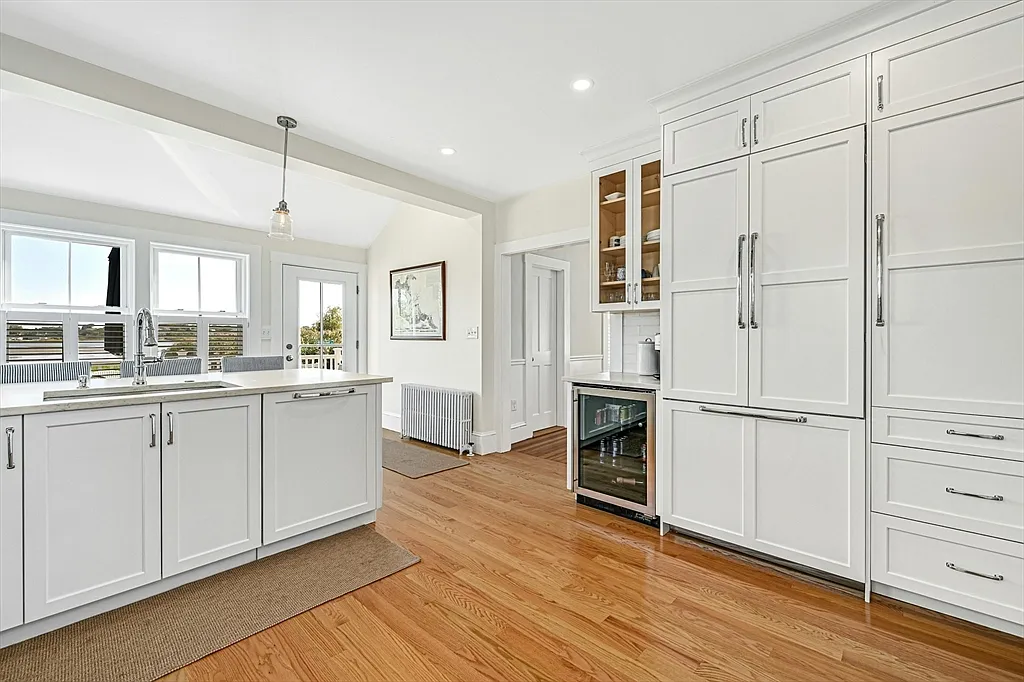3 bed, 2.0 bath, 1443 sqft, $6,000 — Photo 3