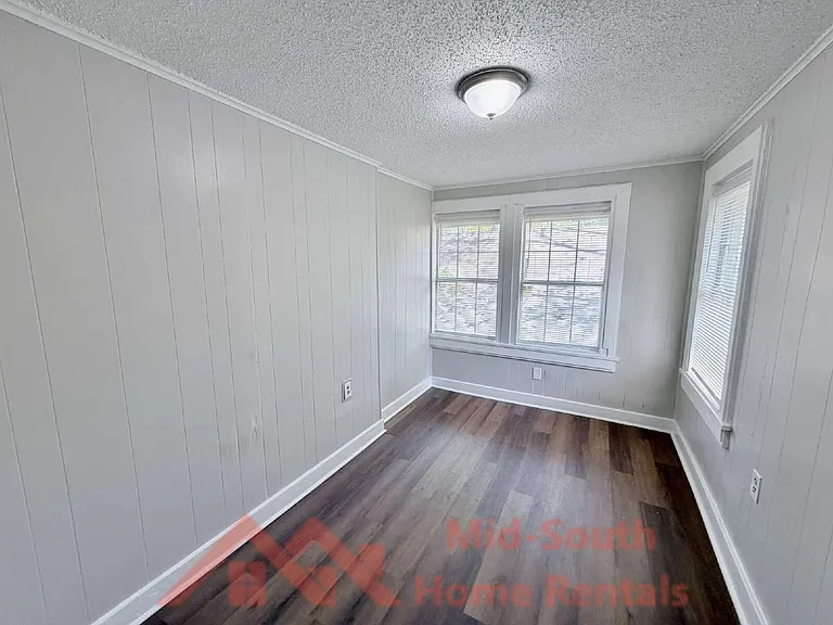 1561 Foster Ave — Photo 23