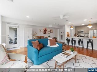 350 7th St APT 3F, Hoboken, NJ 07030