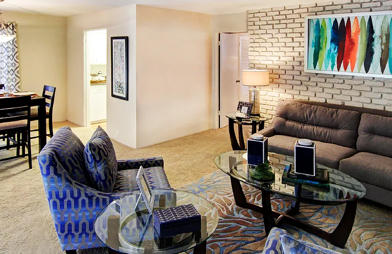 Plantation Apartments — Photo 2