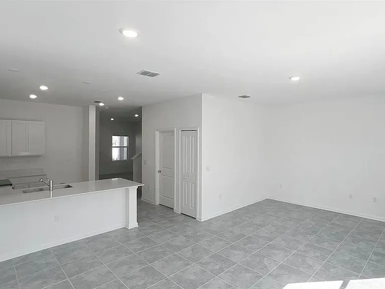 2562 Skyline Loop — Photo 12