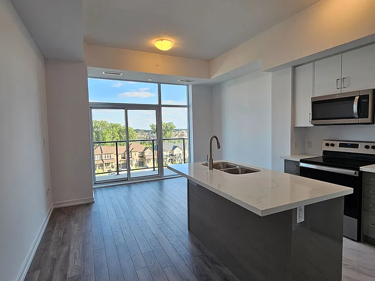 460 Dundas St E #512 — Photo 3