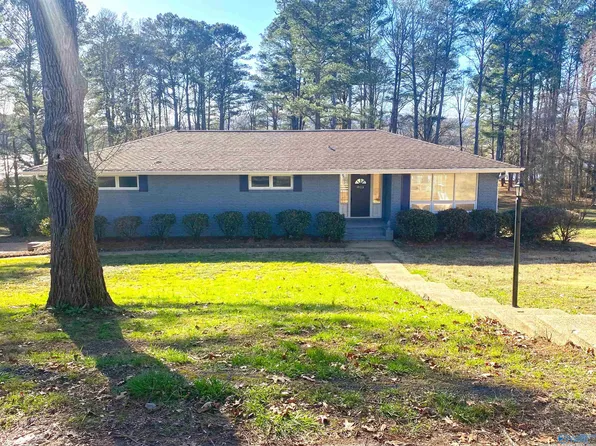 1823 Riverview Cir, Scottsboro, AL 35769
