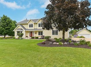 S83W32640 Maggi Ln, Mukwonago, WI 53149