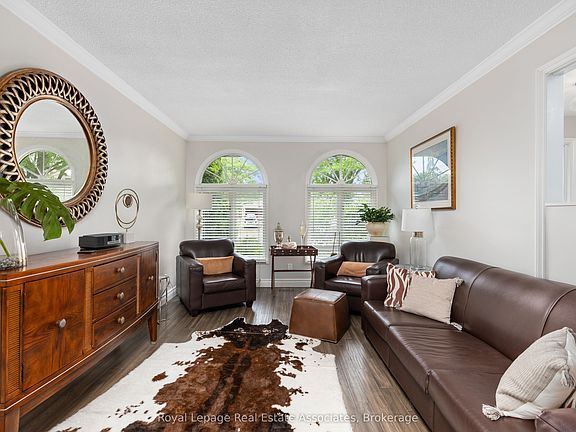 3rd image of 537 Mathewman Cres